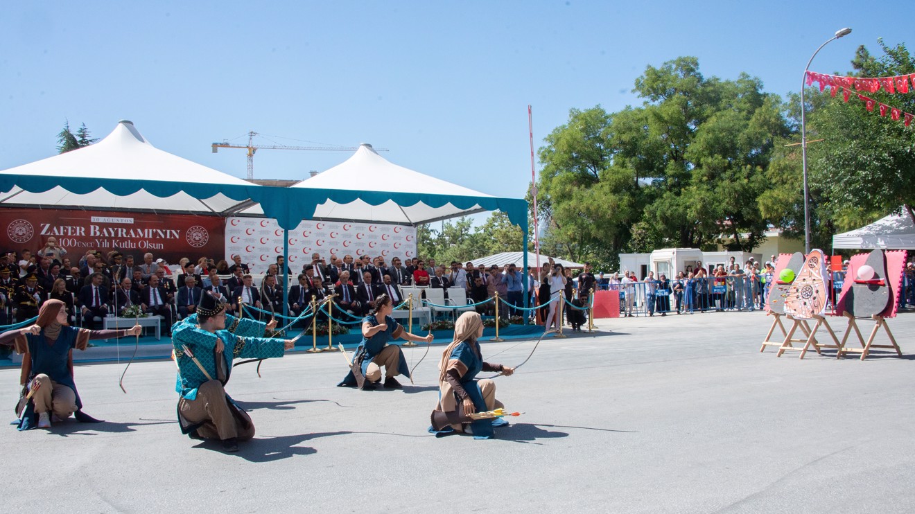 Selçuk Üniversitesi Öğrenci Toplulukları, Zafer Bayramı kutlamalarında büyük beğeni aldı